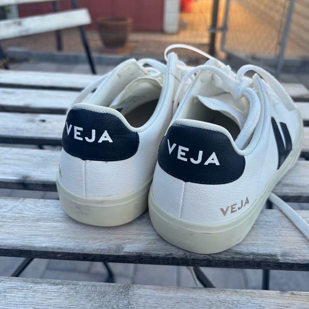 Veja Men's V-10 Sneakers in White Black Leather - Picture 6 of 10